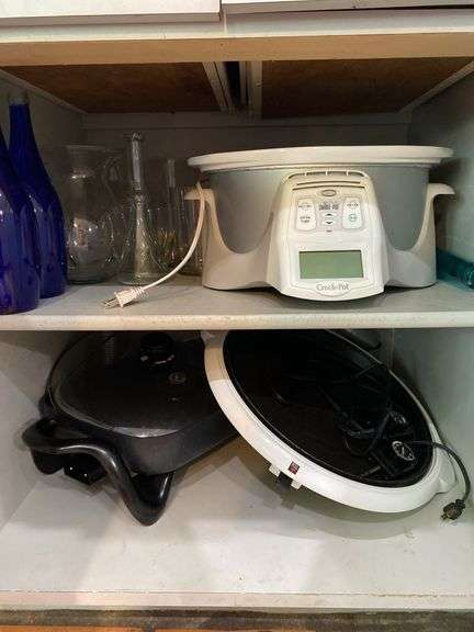Crock-pot, pizza cooker, electric skillet, vases, bottles, sodastream machine image