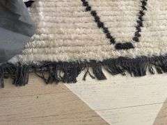 Alice cream/charcoal polyester rug  3’8” x 5’8” with fringe