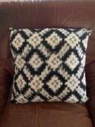 6 throw pillows