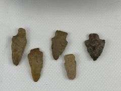 Wooden bowl and 5 Indian Arrow Heads