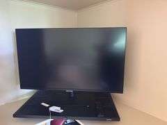 Samsung  32” tv with remote & slide base