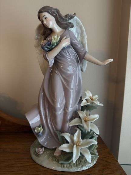 Boyd's Collection angel 5", hand painted angel made in China 12"