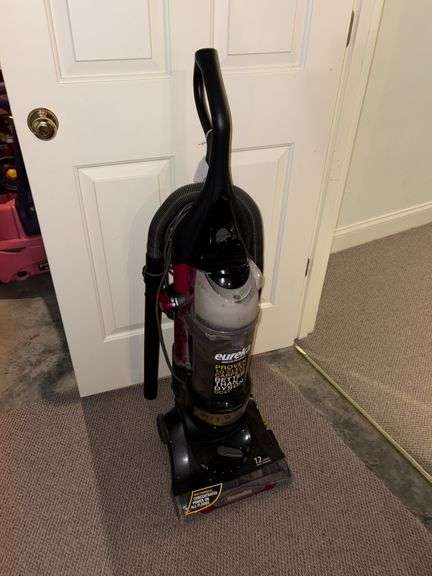 Eureka multicyclonic vacuum image