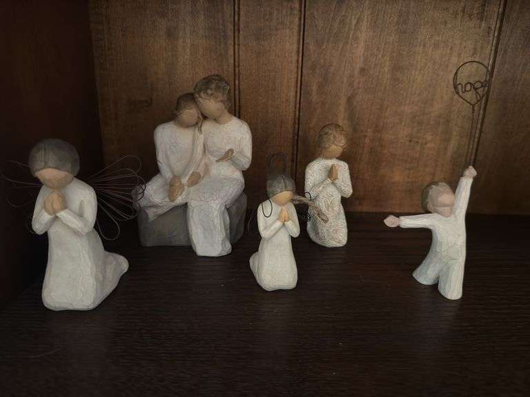5 Willow Tree figures image