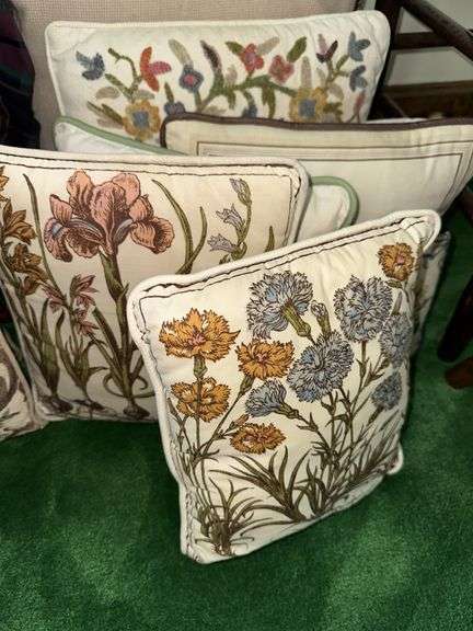 Lot of throw pillows