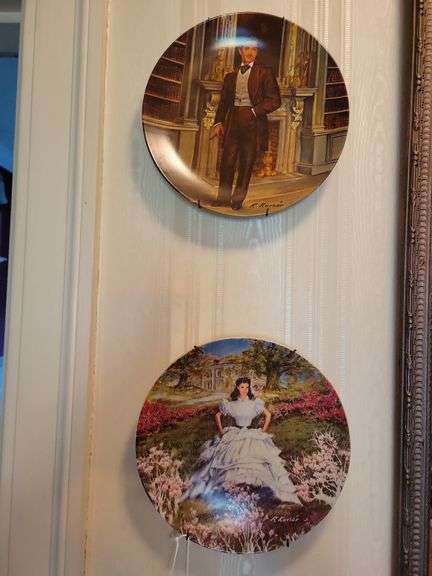 Knowles Gone with the Wind Plates w/ Holders image