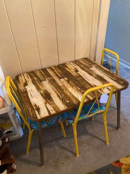 Child’s table with 3 chairs image
