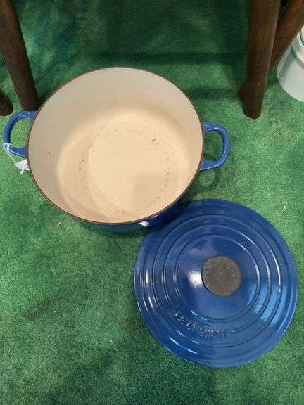 Le Crueset double handle pot with lid