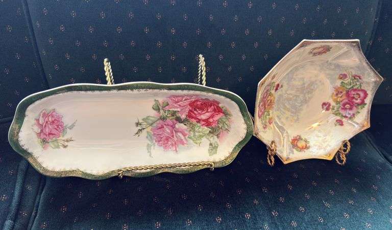 2 antique bowls: 1 with opalescent finish, 2 stands