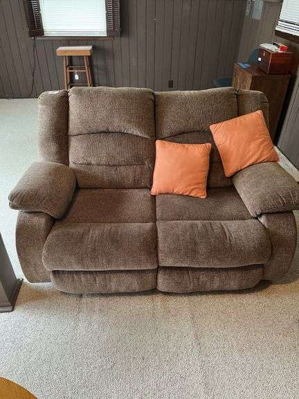 Reclining loveseat