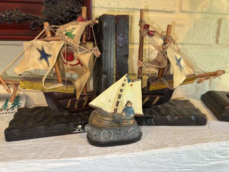 Shop book ends, sailor figure image