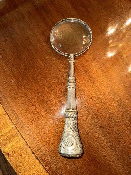 Rococo magnifier with silver finish