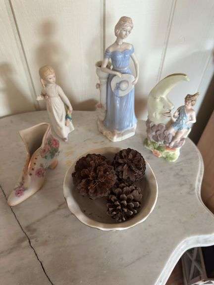 2 figurines (damaged), china boot, porcelain dish, porcelain planter of moon and woman image