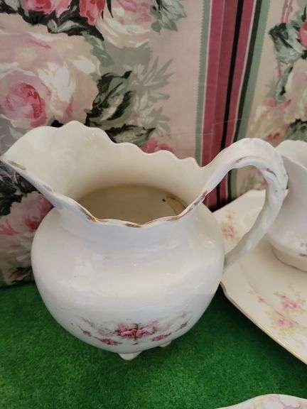 Floral Pattern Porcelain Dishware Collection