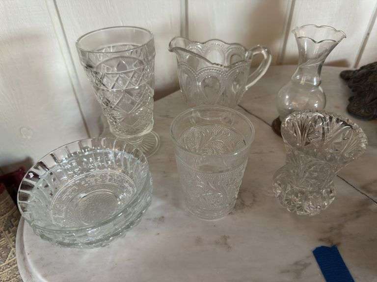 Clear glass pieces image
