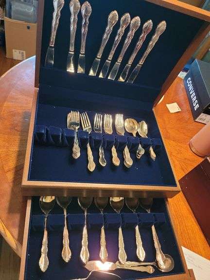 Supreme Cutlery by Towle Silver Plated Flatware (Korea) 8 piece setting, Lined Case image