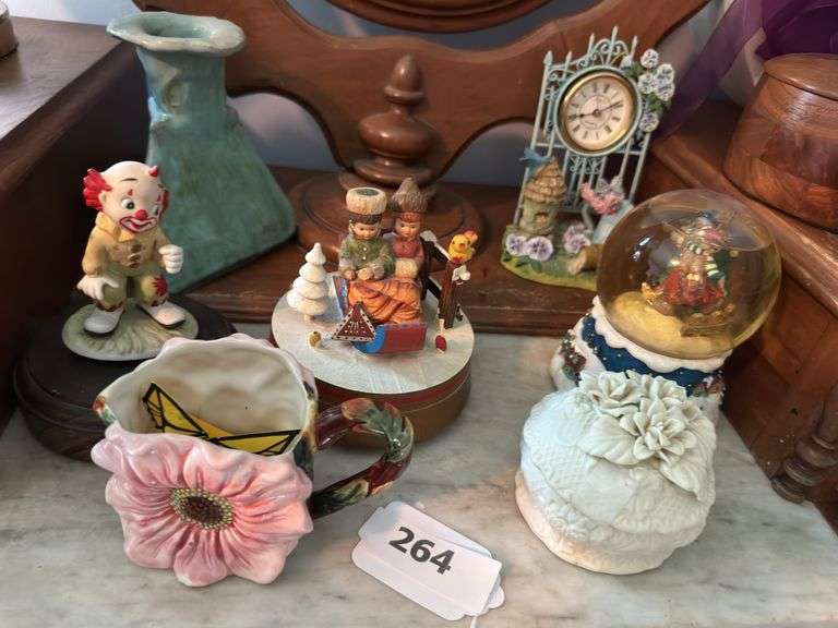 Music box, ceramic vase&misc image