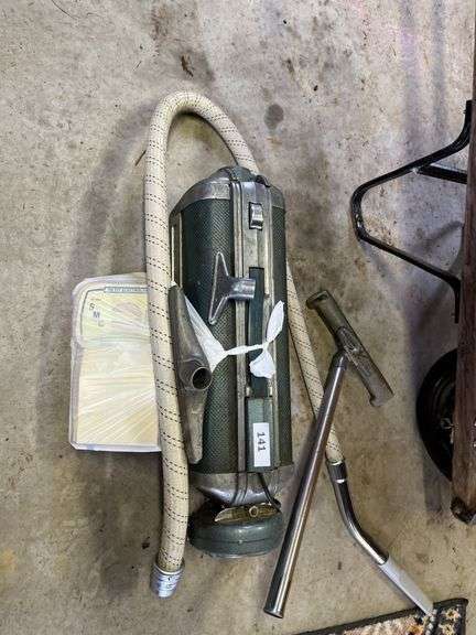 Canister vacuum cleaner, 3x 4 rug