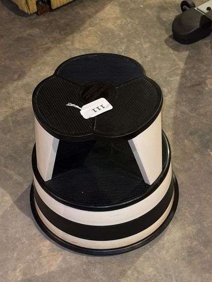 Rolling step stool image