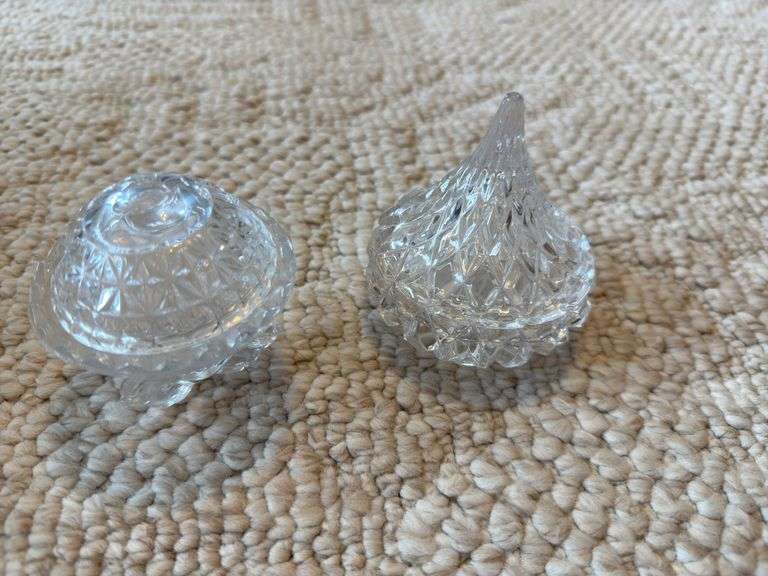2 vintage hobnail juice glasses, 2 covered boxes (1 damaged), 2 small dishes/salts image