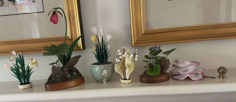 Lot of flowering set pieces including porcelain flower, Deaton Museum pieces image