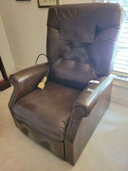 Golden Technologies Electronic Lift Chair 33 x 43 x 33 image