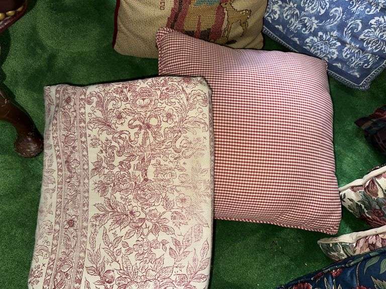Henderson Ky throw blankets, 4 throw pillows
