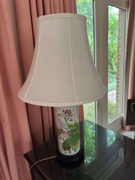 Asian style porcelain table lamp 26.5” tall
