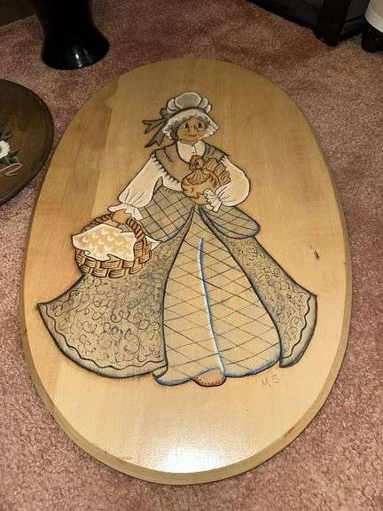 Lot of wooden wall hangings, vase with decorative stems