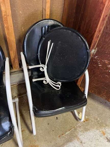 2 vintage metal lawn chairs & side table