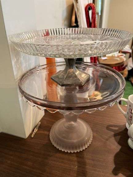 2 cake stands