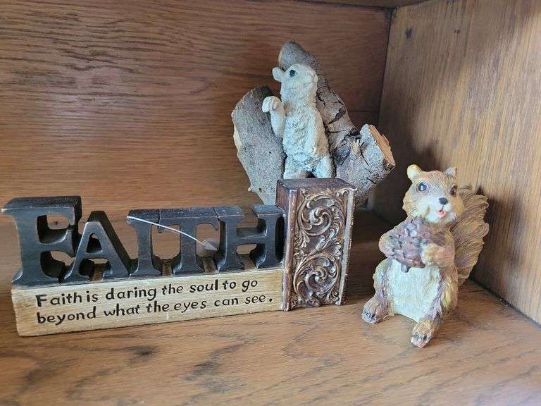 Squirrel Figurines, Decor image