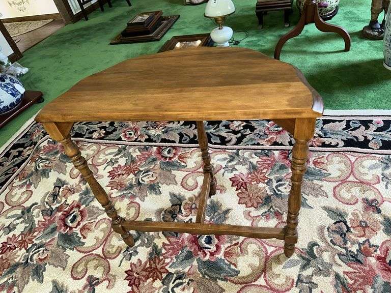 Half round table with scalloped edge