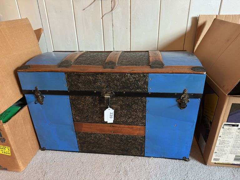 Antique trunk with inside  tray.  Very nice image