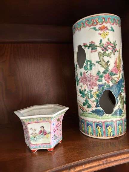 Asian style vase and dish image