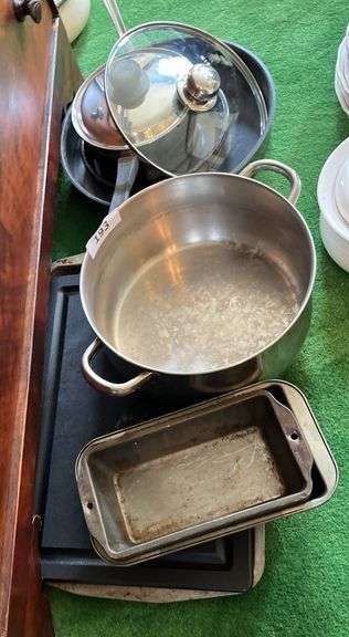 Le Creuset oval dish,baking pans,cookie sheets, skillets image