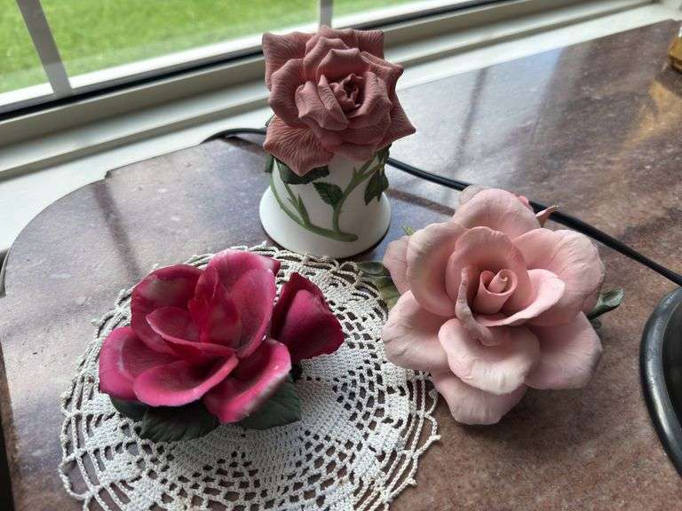 Capodimonte porcelain flower, The Sonia Rose porcelain bell, unmarked porcelain rose image