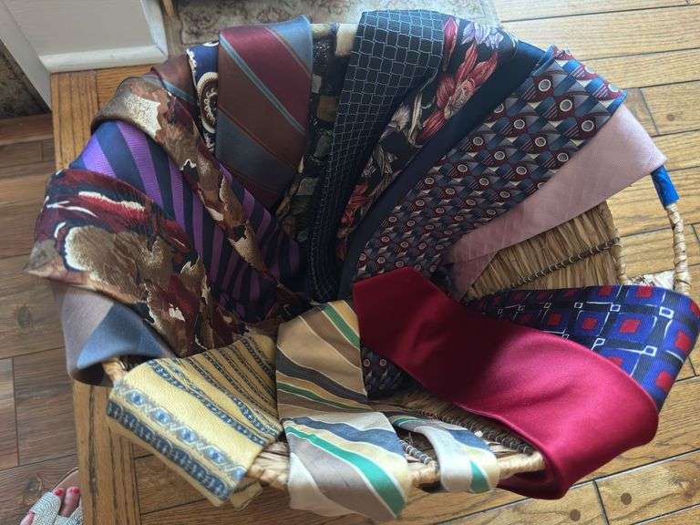 16 mens ties some Countess Mara image