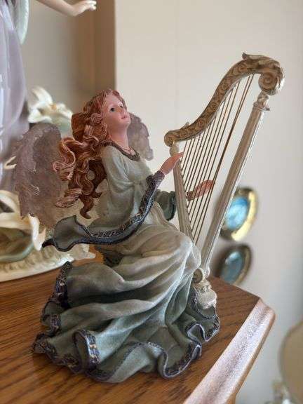 Boyd's Collection angel 5", hand painted angel made in China 12"