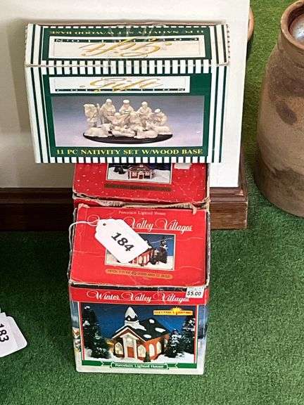 Nativity set, 2 small Christmas houses image