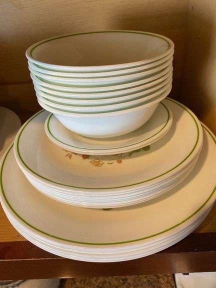 Set of Corelle dishes “Strawberry Sundae” 34 pieces