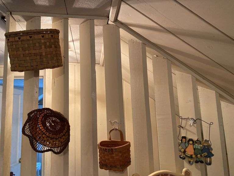 3 Wall baskets, hanging, wreath, plaque image