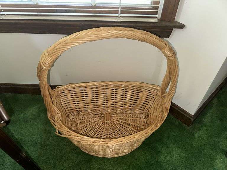 Picnic basket and large wicker basket