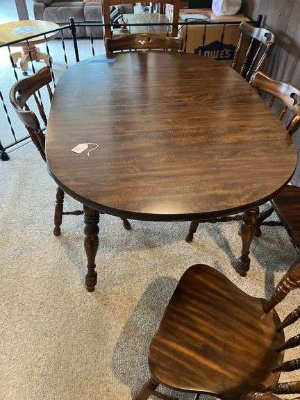 Pine table w/ 6 chairs & 2 leaves
