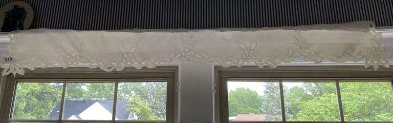 62” linen runner image