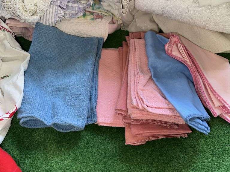 Large lot of tablecloths, napkins, placemats