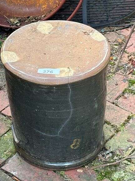 Cracked 8 gallon crock image