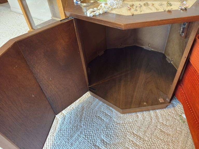 Octagonal table with storage 24" x 24" x 20"￼