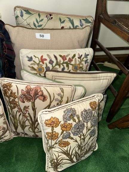 Lot of throw pillows