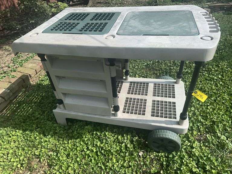 Rolling plastic potting table image